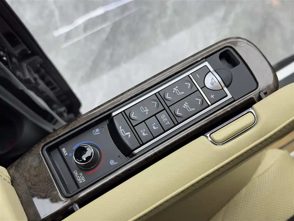 Toyota Vellfire 2021 Crown Hybrid 2.5L HV Premium Edition фото 12