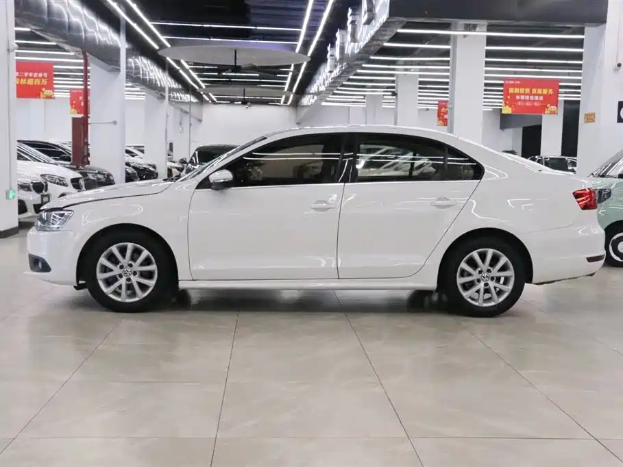 Volkswagen Sagitar 2012 1.4TSI Automatic Luxury фото 3
