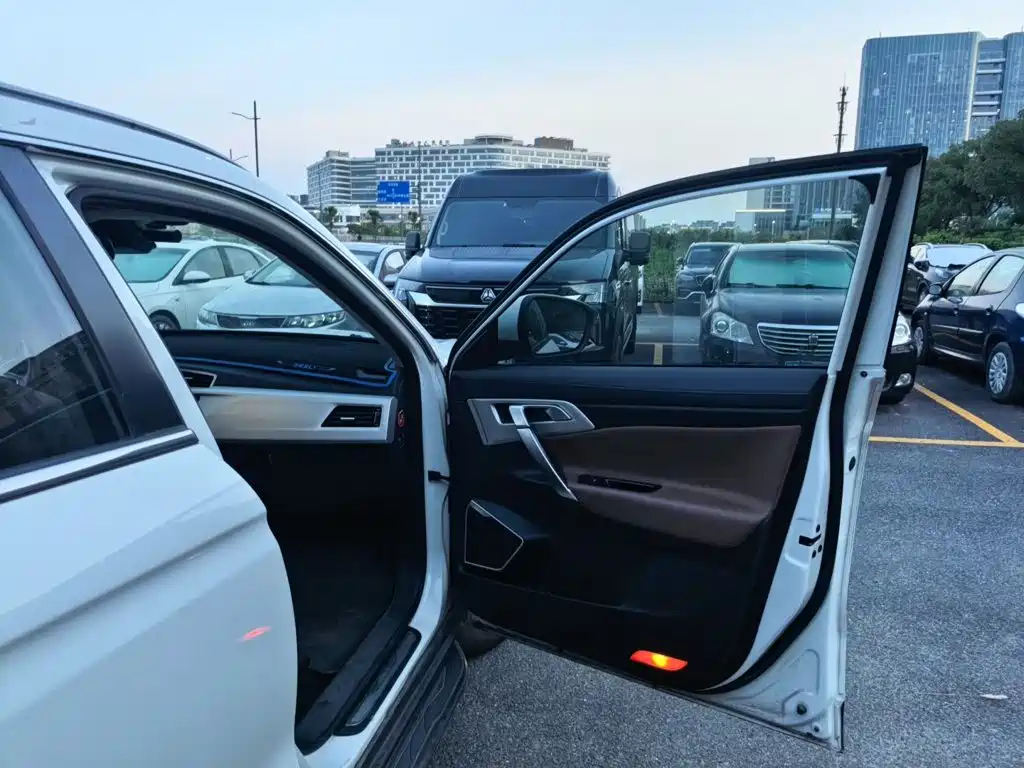 Фото 20 - Geely Boyue