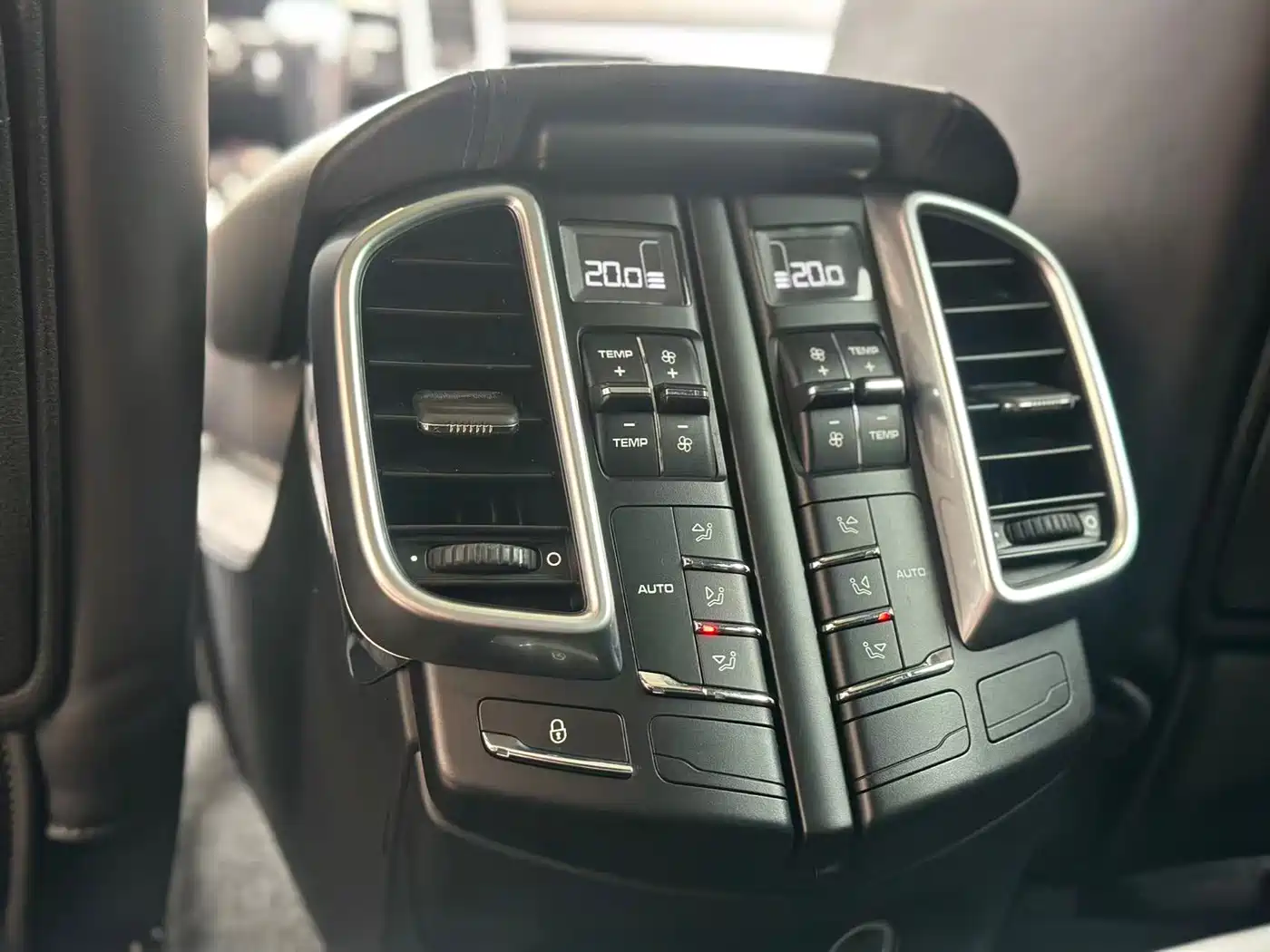 Porsche Cayenne 2015 Cayenne GTS 3.6T фото 12