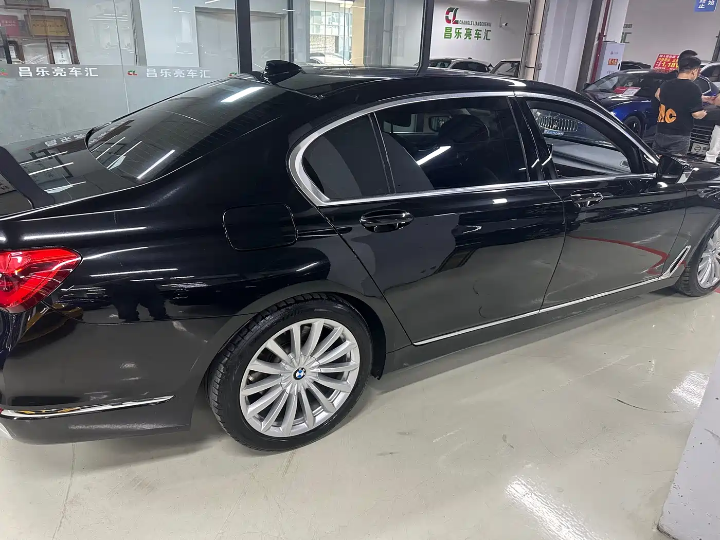 BMW 7 Series 2016 740Li Leading Edition фото 12