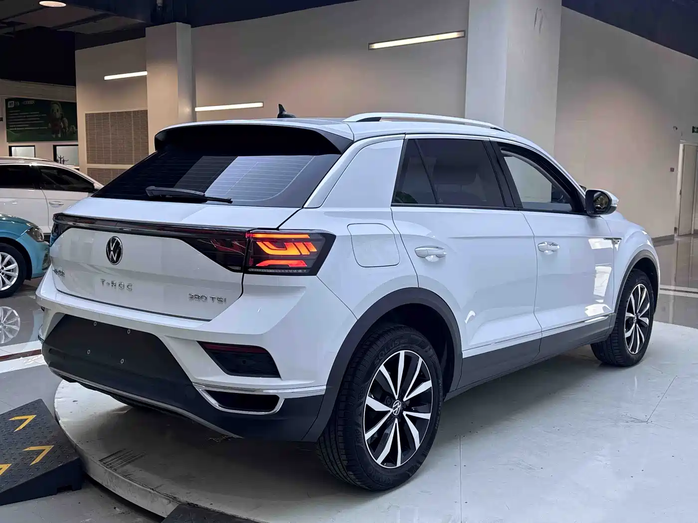 VOLKSWAGEN T-ROC EXPLORING SONGS