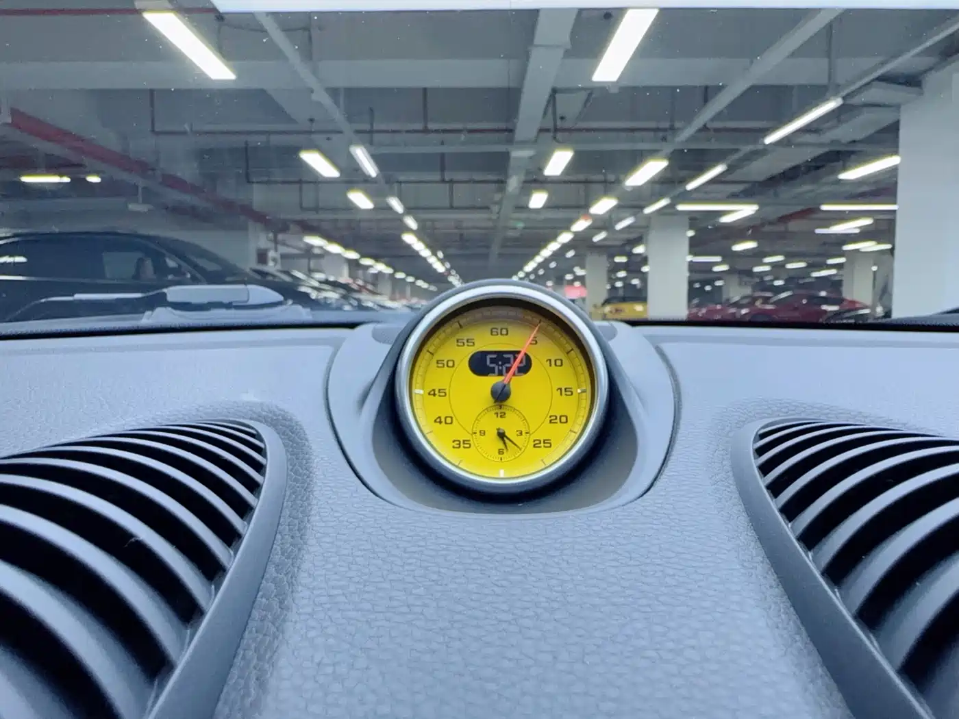 Porsche 718 2019 Boxster T 2.0T фото 9
