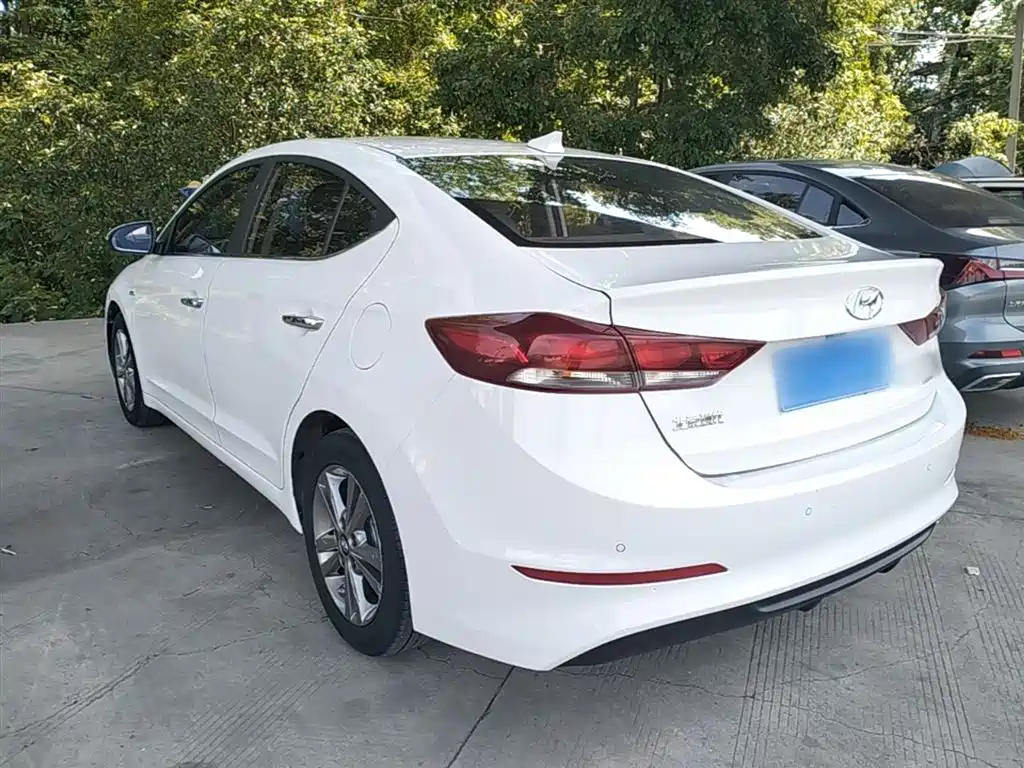 Hyundai Elantra 2016 1.4T DCT Dynamic·Elite Edition фото 5