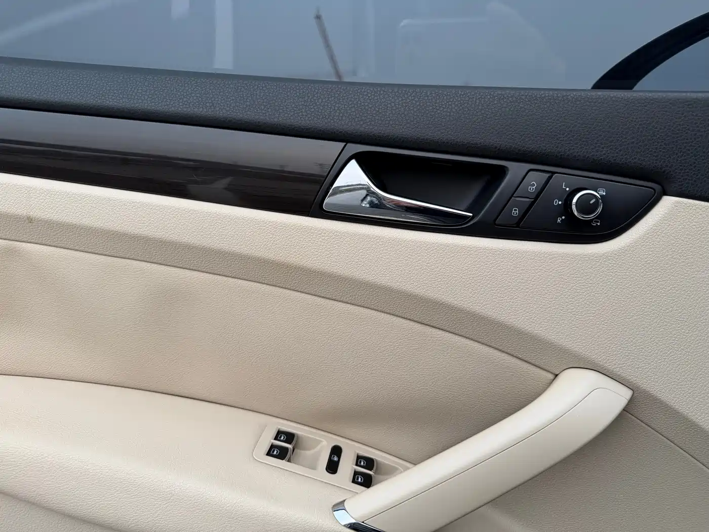 Volkswagen Passat 2014 1.8TSI DSG Executive Edition фото 9