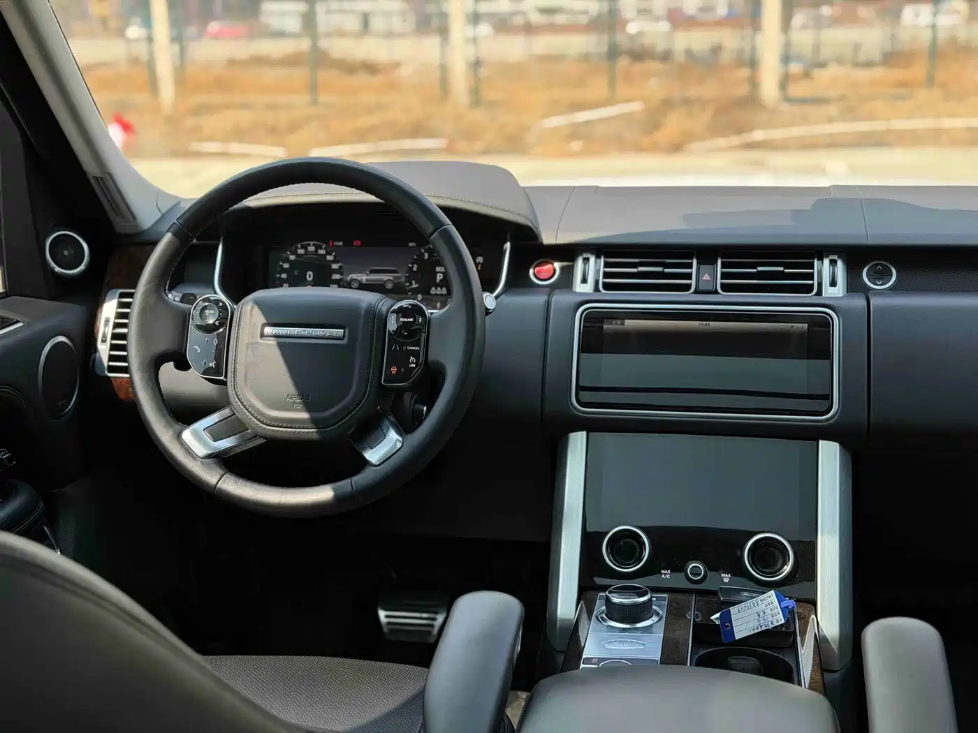 Land Rover Range Rover 2020 3.0 L6 Heritage Extended Edition фото 17