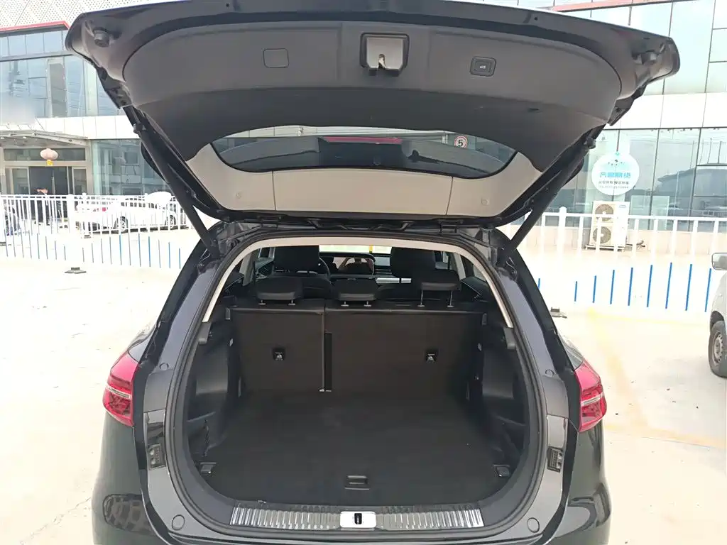 Hongqi HS5 2022 Facelift 2.0T Smart Flag Enjoyment Edition фото 22