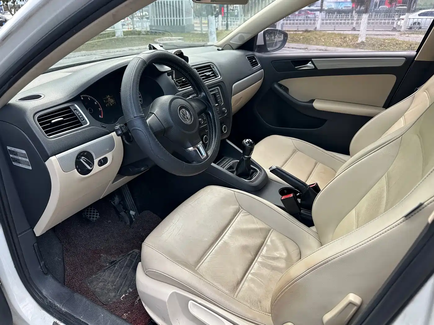 Volkswagen Sagitar 2014 1.6L Manual Comfort фото 13