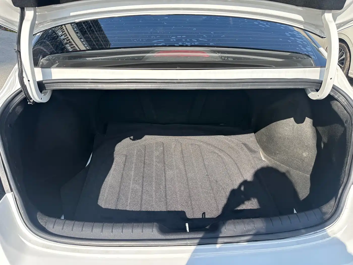 Hyundai Elantra 2021 1.5L CVT LUX Premium Edition фото 12