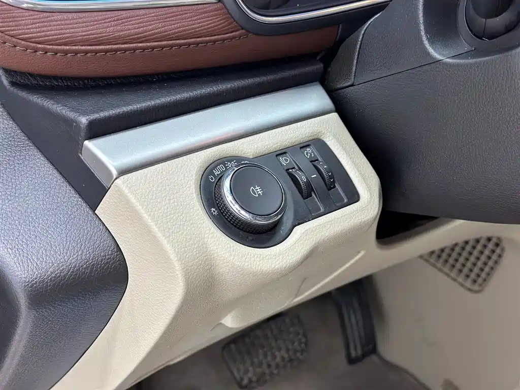 Buick GL8 2018 28T Comfort China VI фото 7