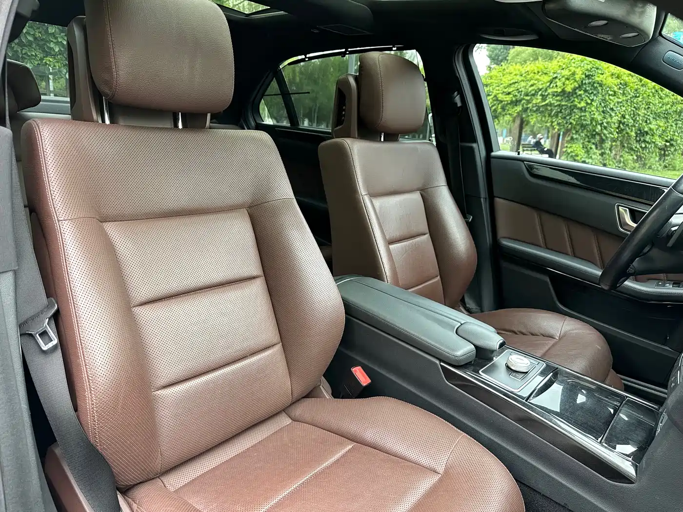 Mercedes-Benz E-Class 2012 E 300 L Fashion фото 21