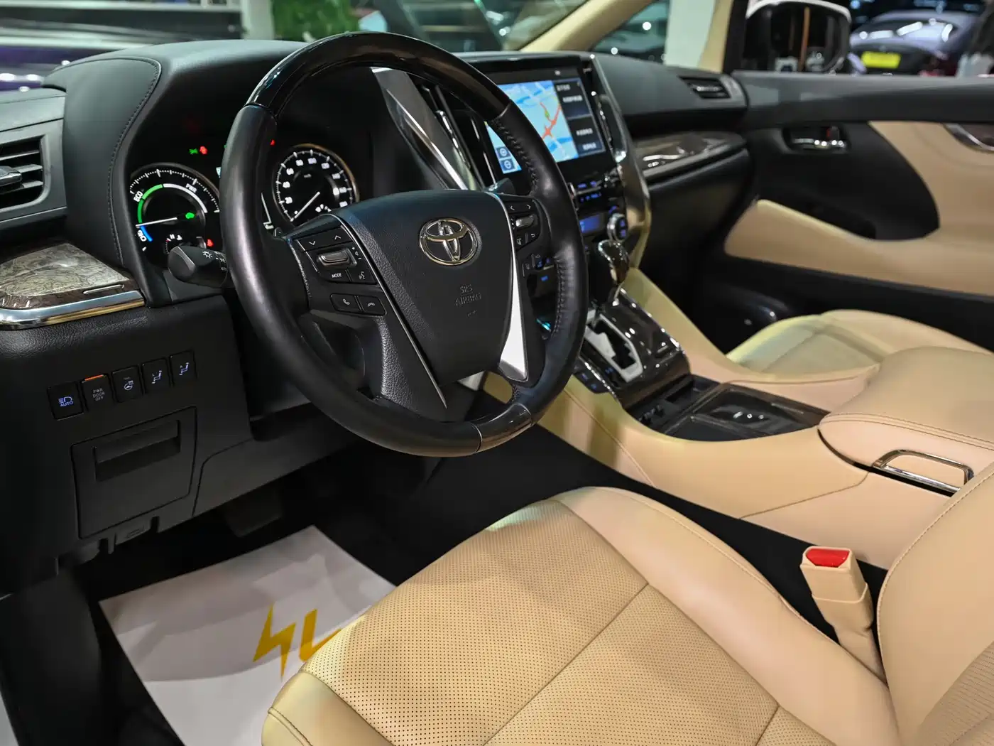 Toyota Alphard 2021 Hybrid 2.5L Premium фото 11