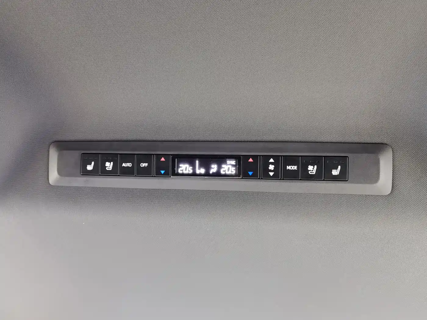 Toyota Sienna 2023 2.5L Hybrid Premium Edition фото 20