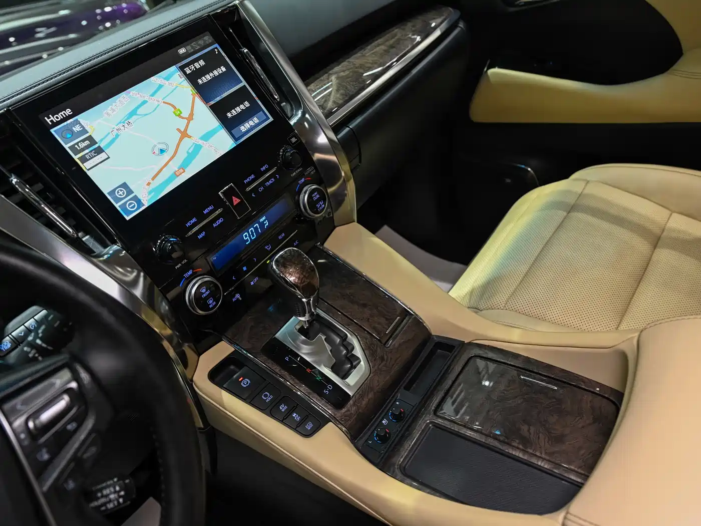Toyota Alphard 2021 Hybrid 2.5L Premium фото 16