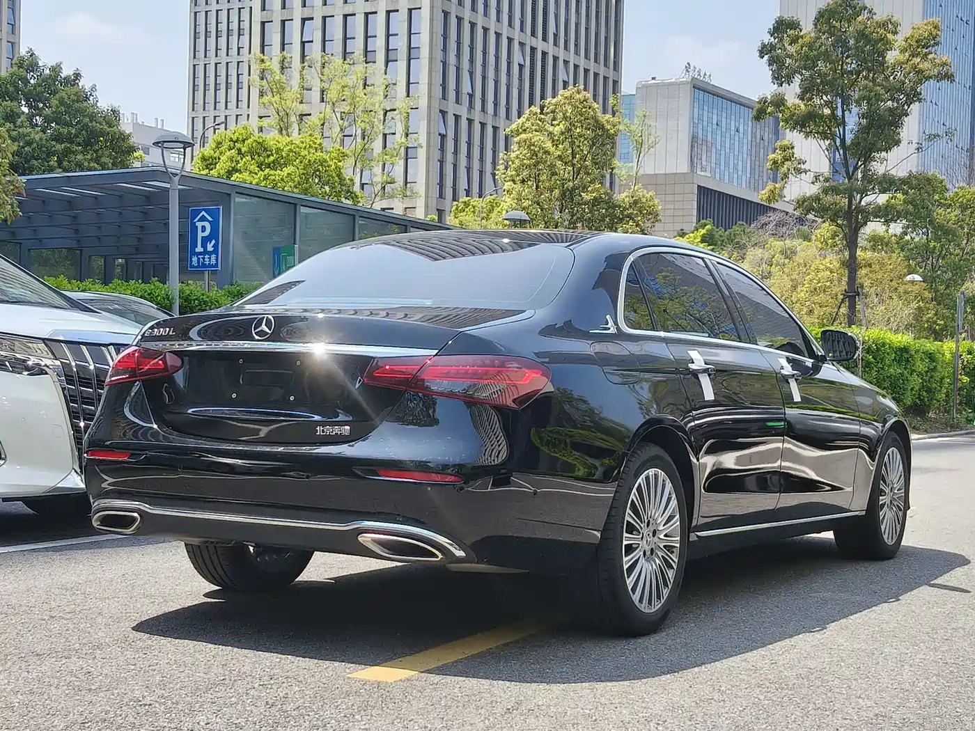 Mercedes-Benz E-Class 2023 E 300 L Sport Fashion фото 16