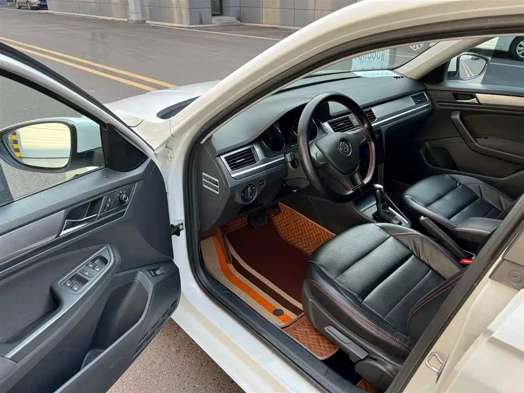 Volkswagen Bora 2017 1.6L Automatic Fashion Edition фото 6