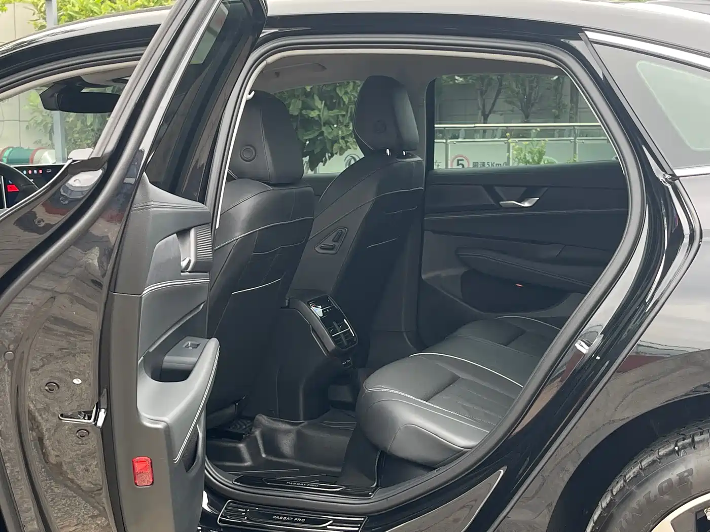 Volkswagen Passat 2025 Pro 380TSI Dragon Fortune Edition фото 8