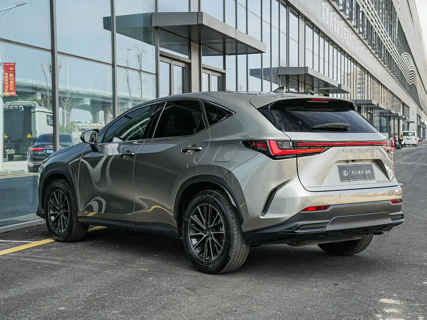 Lexus NX New Energy 2022 400h+ Joy Edition фото 6