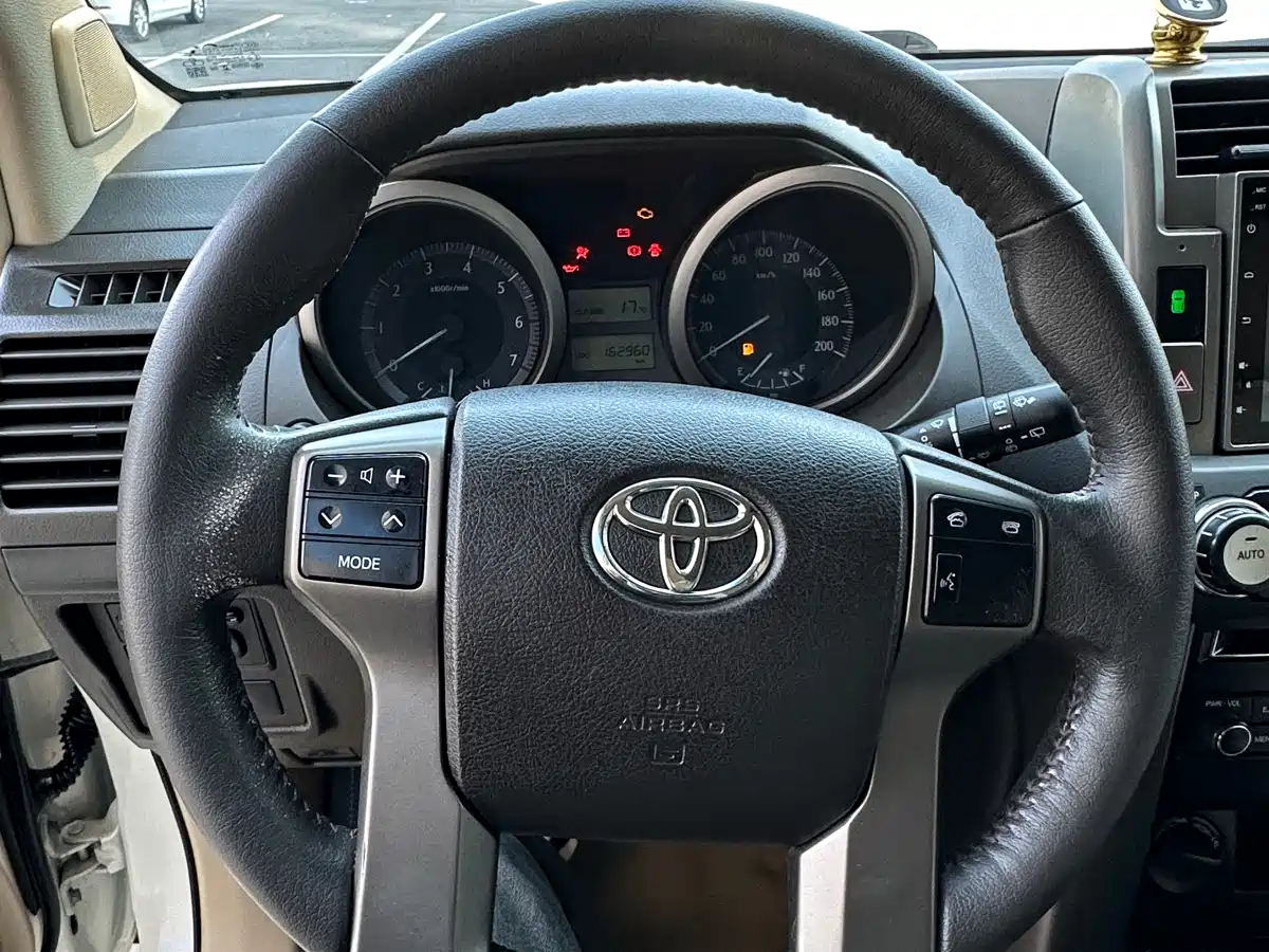 Toyota Prado (Import) 2010 2.7L Manual фото 10