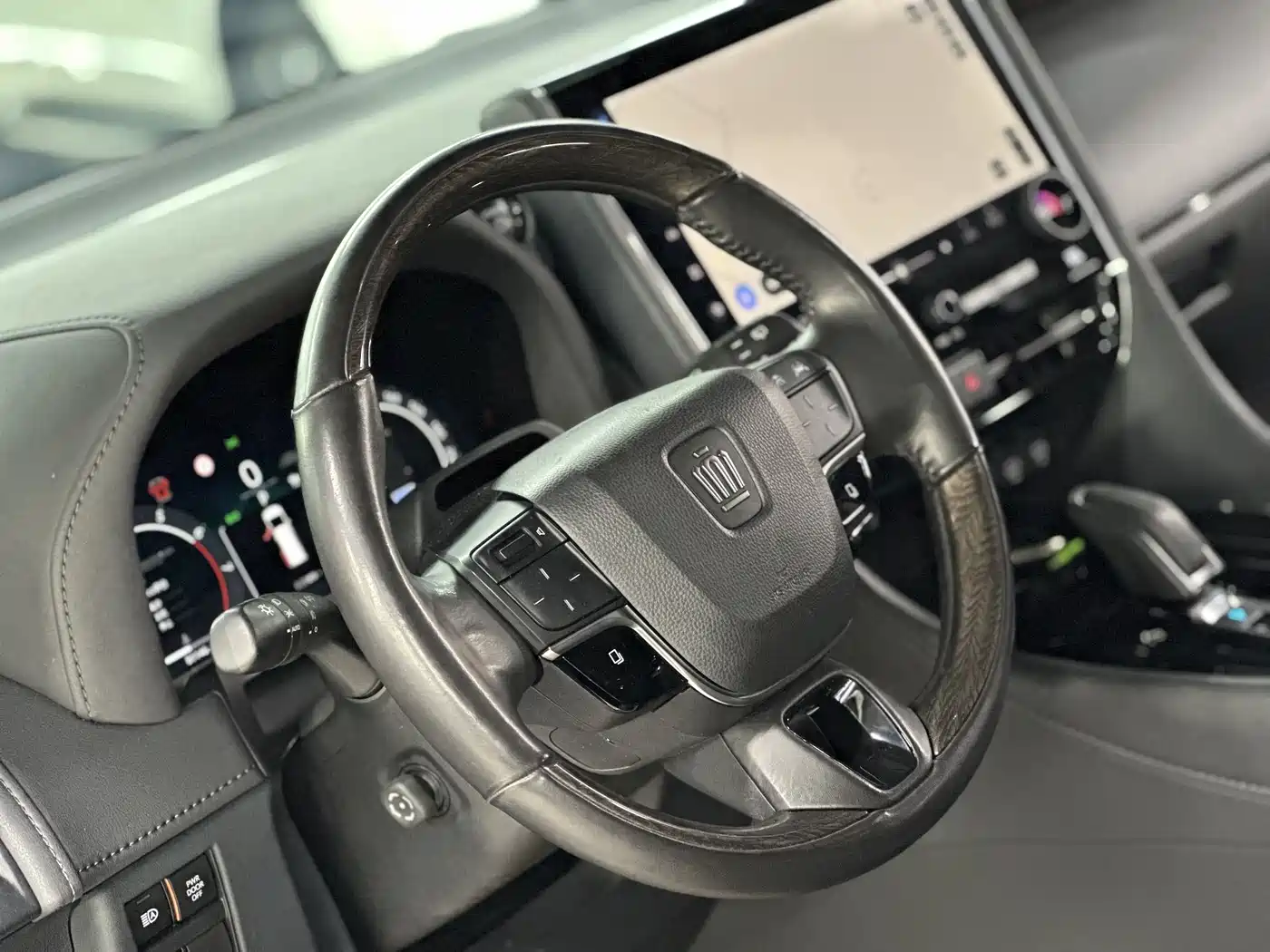 Toyota Vellfire 2024 Crown Hybrid 2.5L Executive Premium Edition фото 36