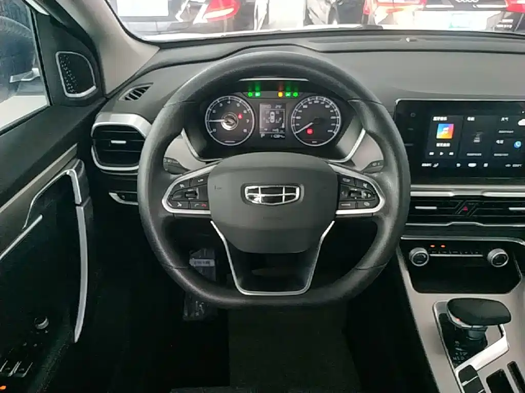 Фото 11 - Geely Coolray