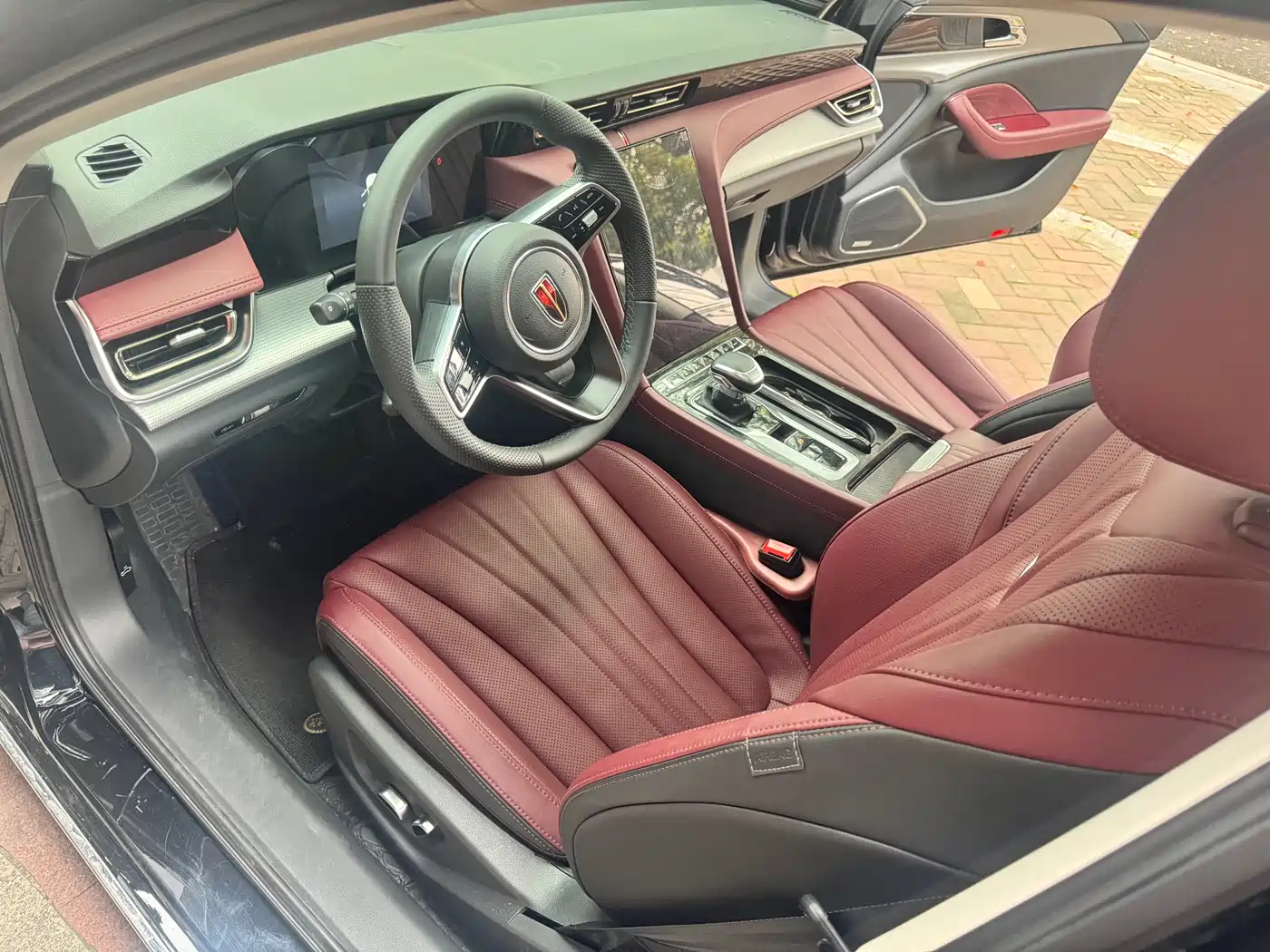Hongqi H5 2025 1.5T DCT Flag Rhythm 500,000 Units Memorial Edition фото 6