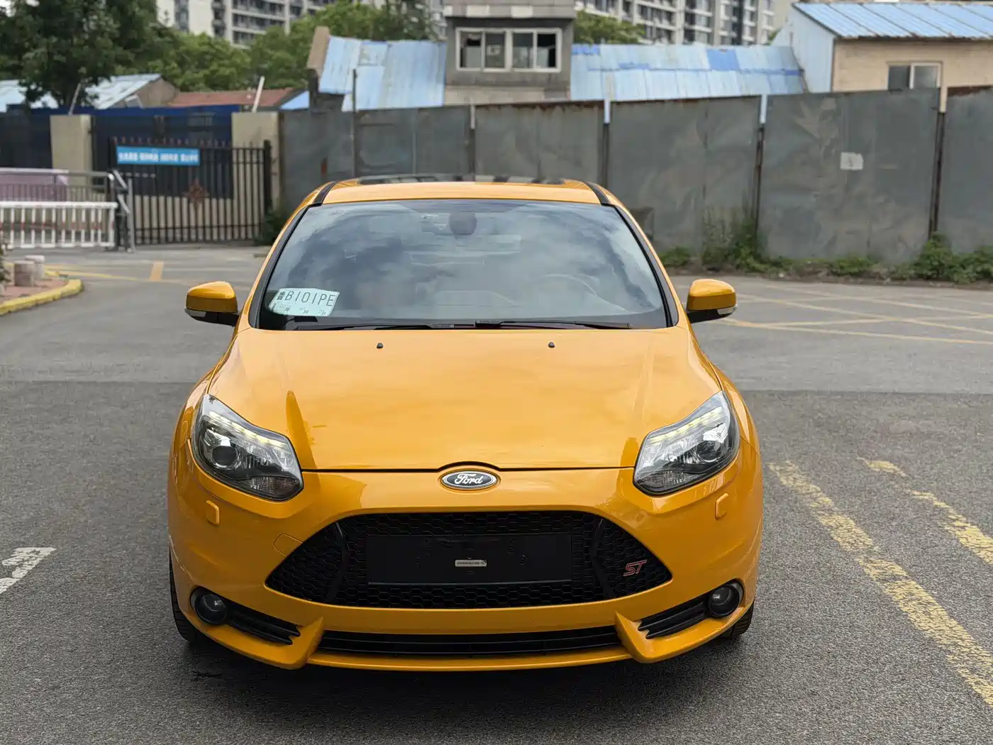 Ford Focus (Import) 2013 2.0T ST Orange Edition фото 2