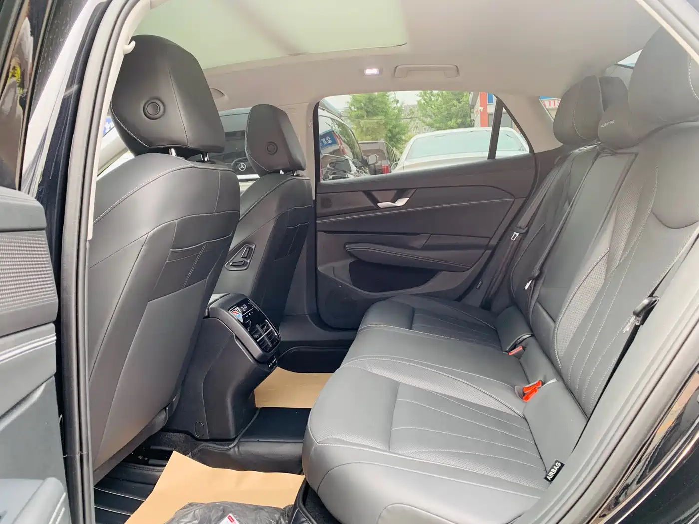 Volkswagen Passat 2025 Pro 380TSI Dragon Glory Edition фото 23