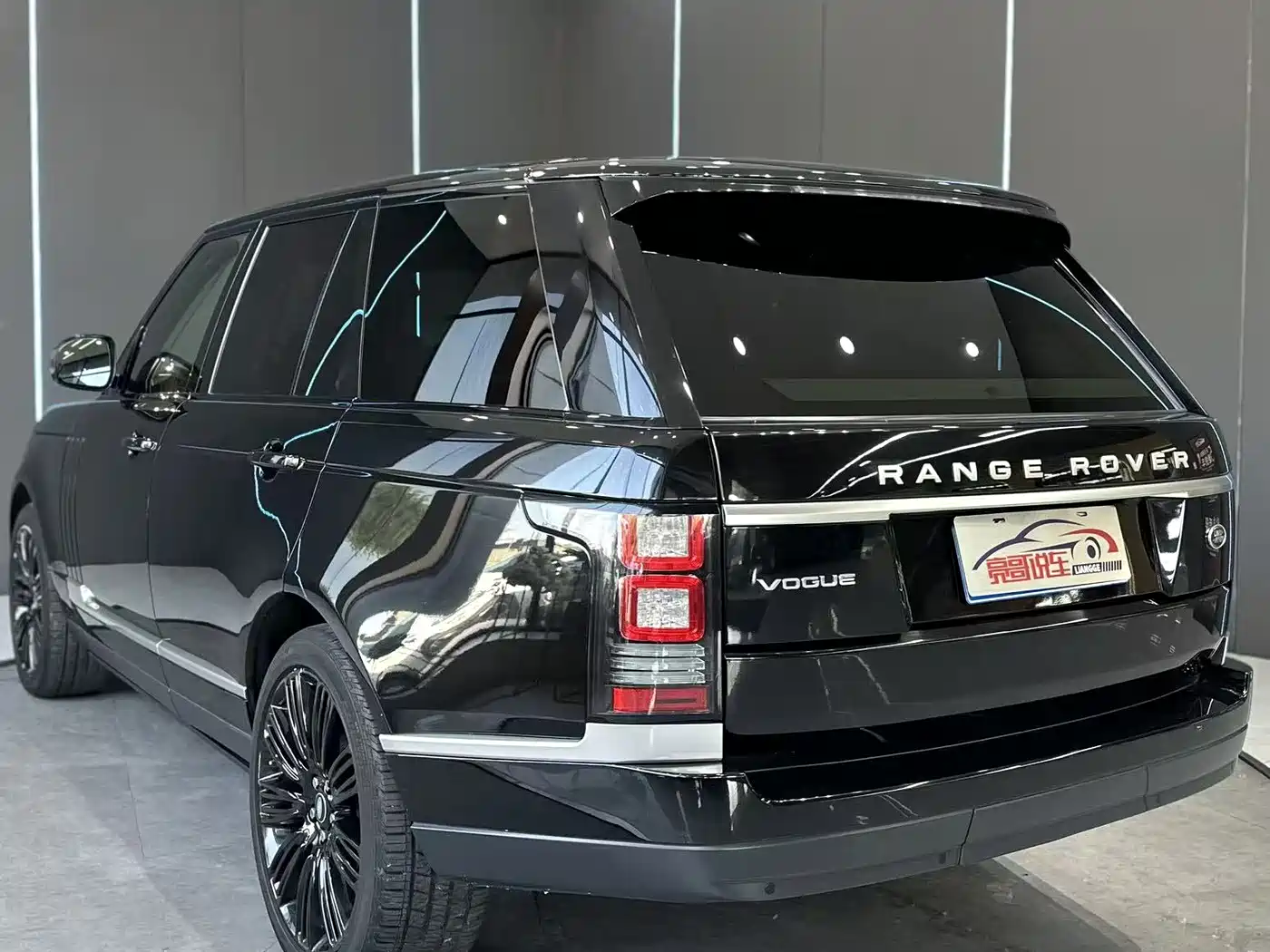 Land Rover Range Rover 2014 Facelift 3.0 SC V6 Vogue фото 8