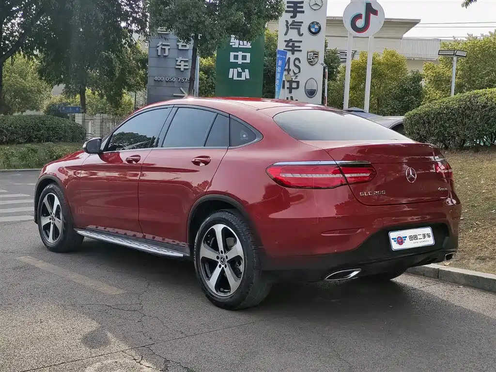 Mercedes-Benz GLC Coupe 2018 GLC 200 4MATIC Coupe SUV фото 4
