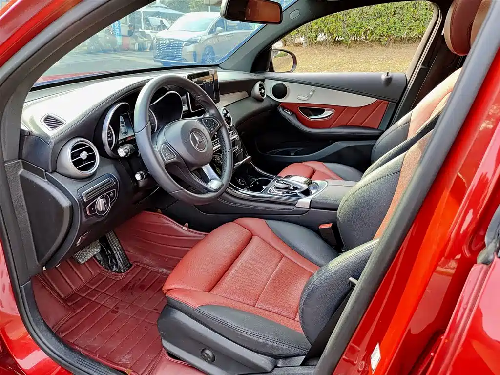 Mercedes-Benz GLC Coupe 2018 GLC 200 4MATIC Coupe SUV фото 7
