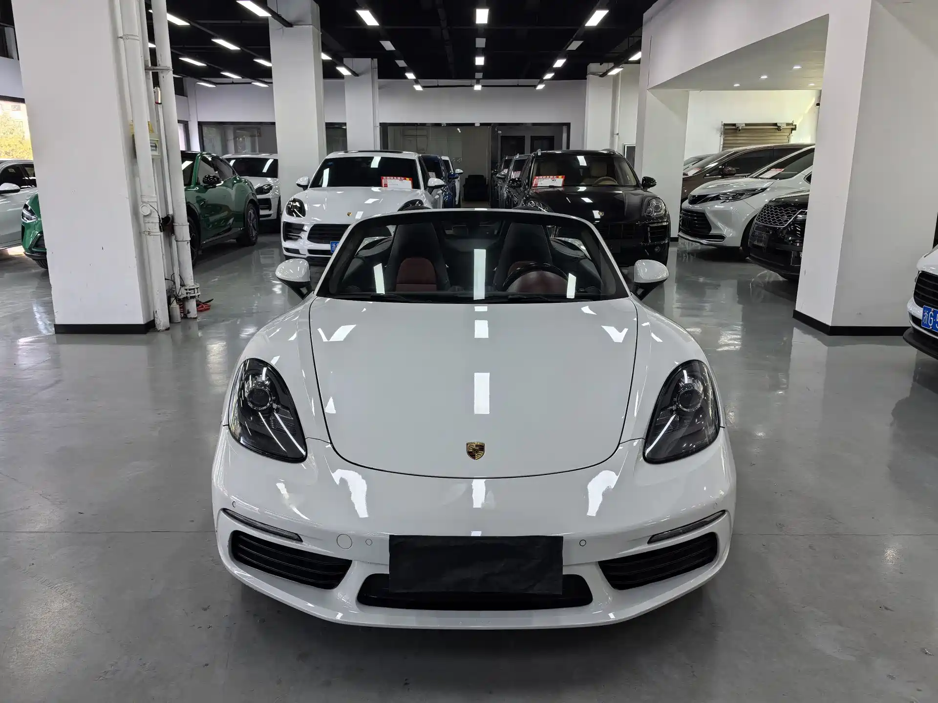 Фото 2 - Porsche 718