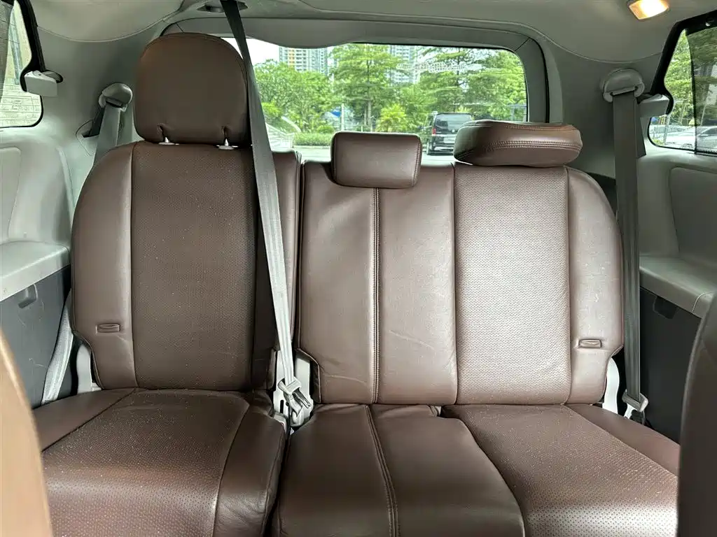 Toyota Sienna фото 17