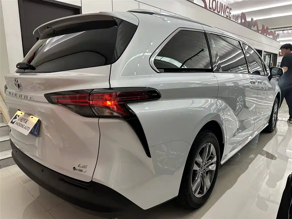 TOYOTA SIENNA