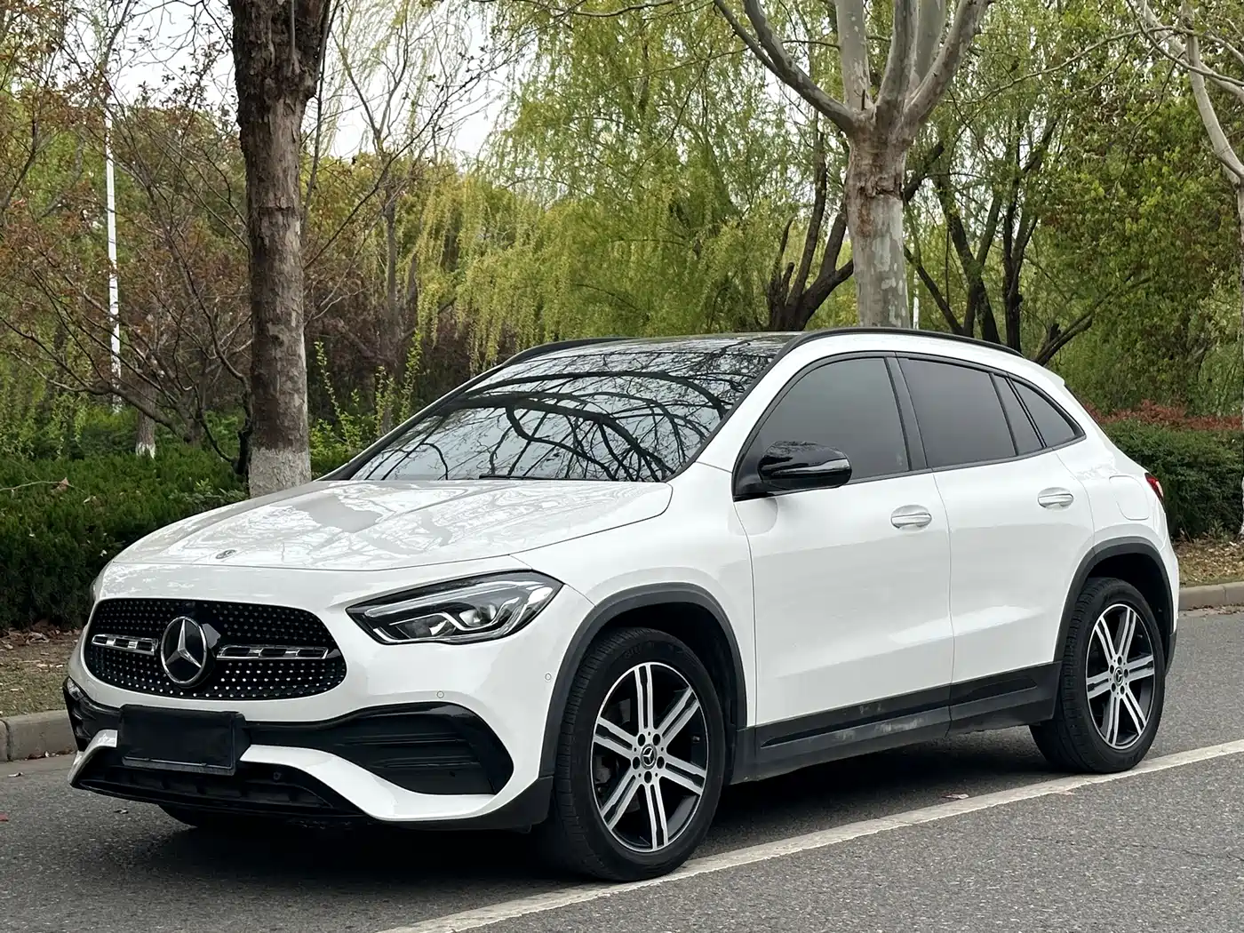 MERCEDES-BENZ GLA