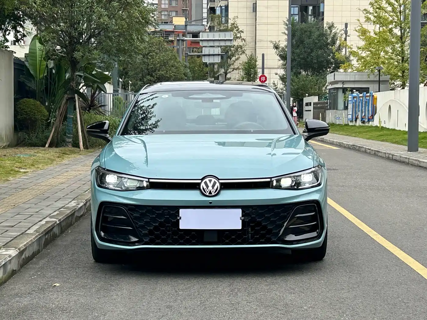 Volkswagen Passat 2025 Model Pro 380TSI Starlight Dragon Premium Edition фото 2