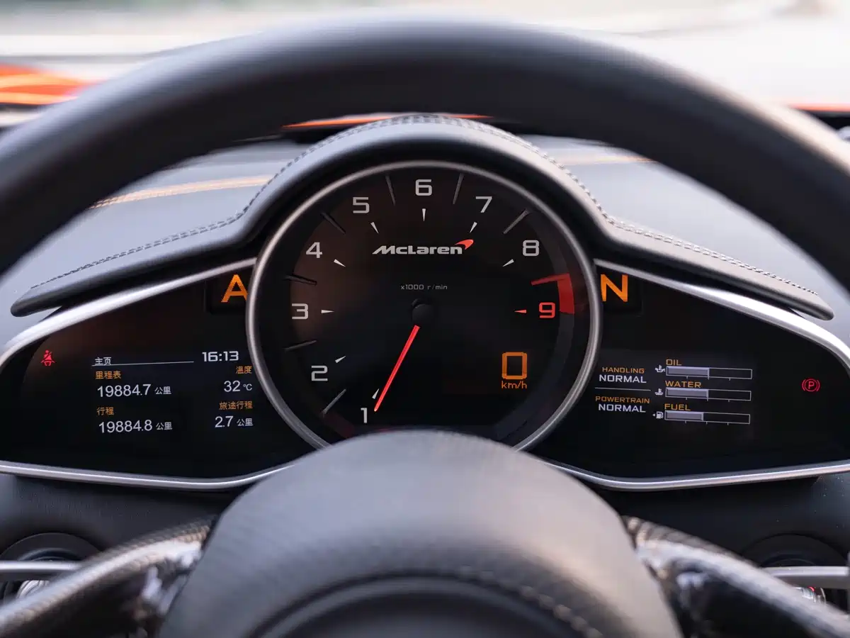 Photo 19 - McLaren 12C
