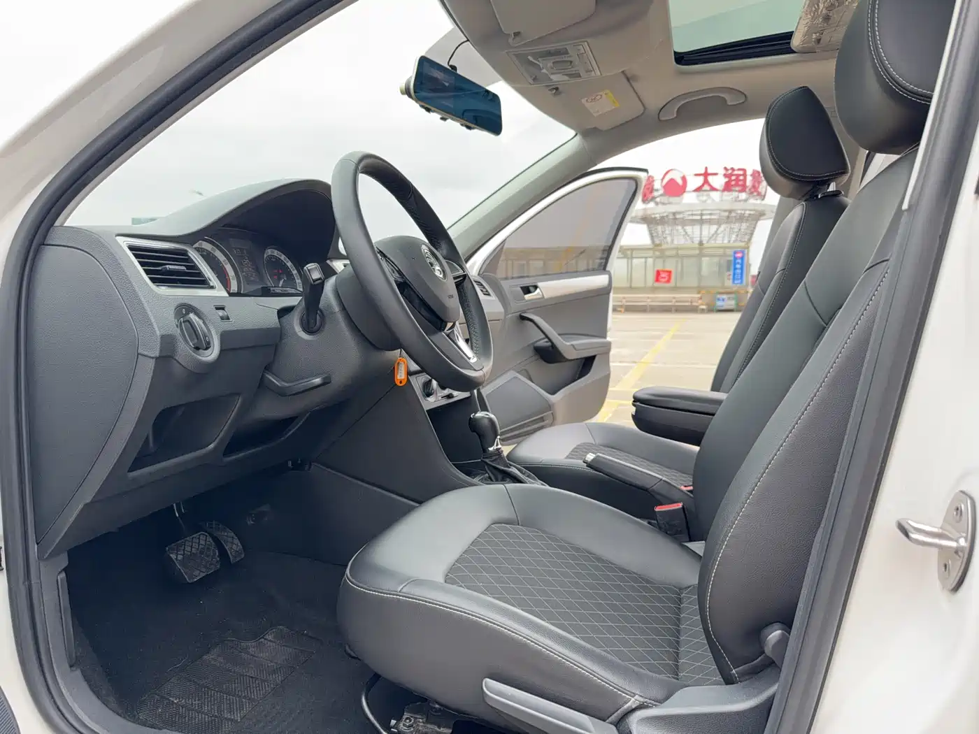 Škoda Rapid 2018 1.6L Automatic Comfort Edition фото 10