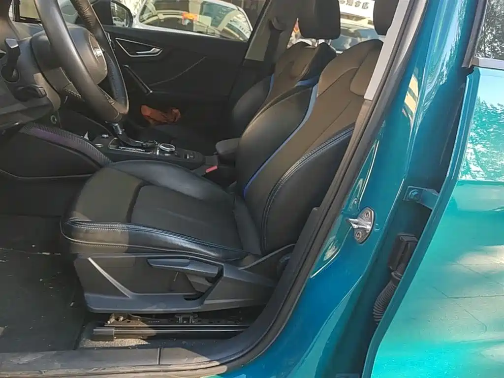 AUDI Q2L E-TRON