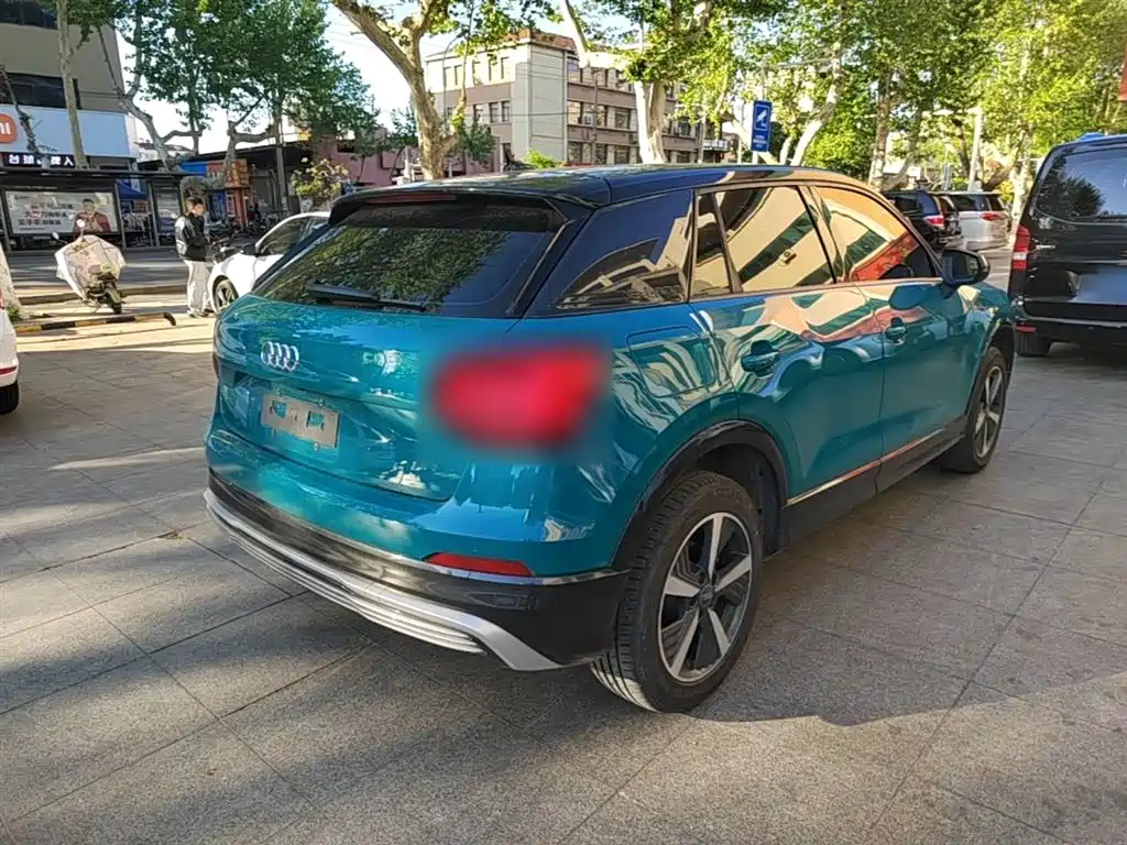 AUDI Q2L E-TRON