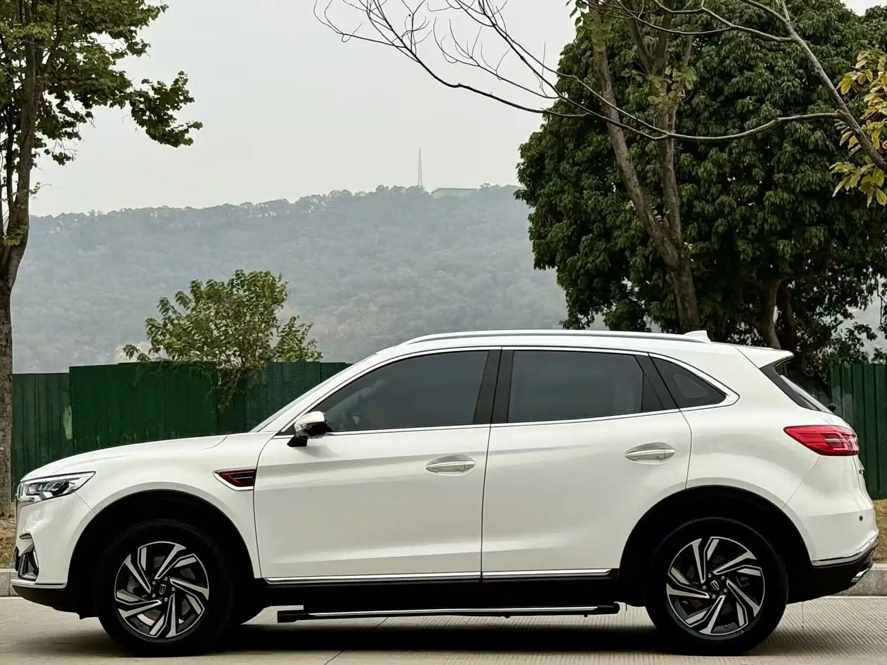 Photo 5 - Hongqi HS5