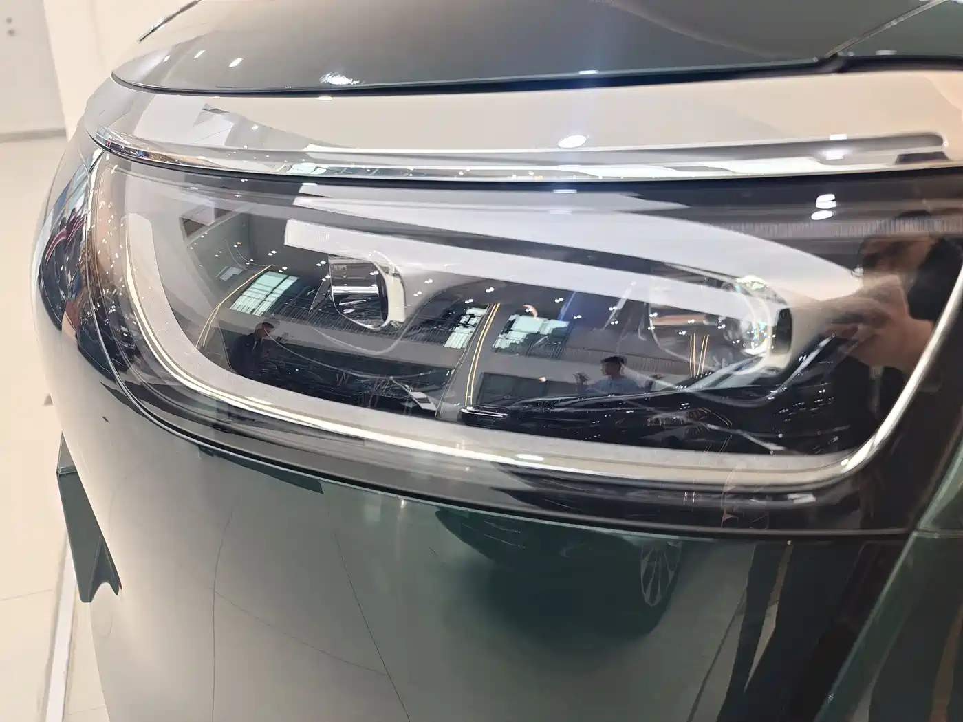 AITO Wenjie AITO M8 2025 Extended Range Ultra 53.4kWh 6-Seater фото 2