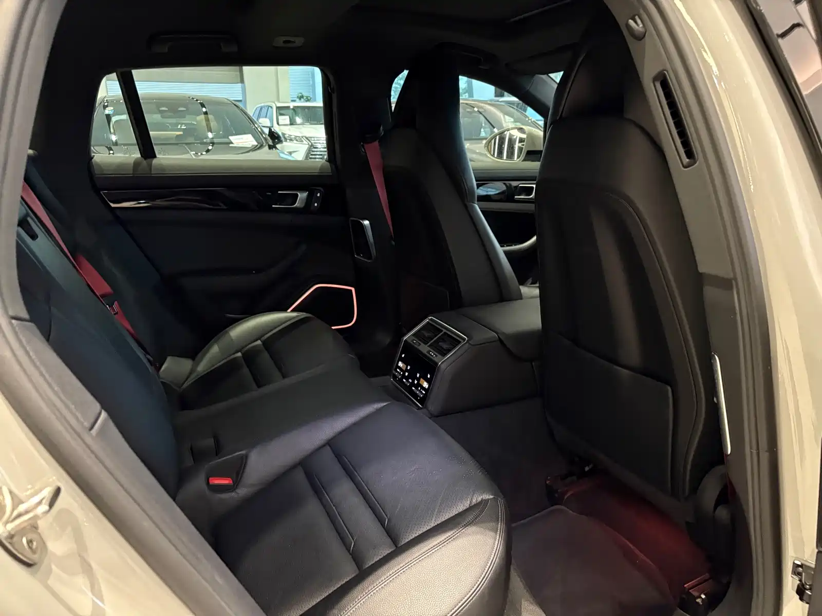 Photo 12 - Porsche Panamera