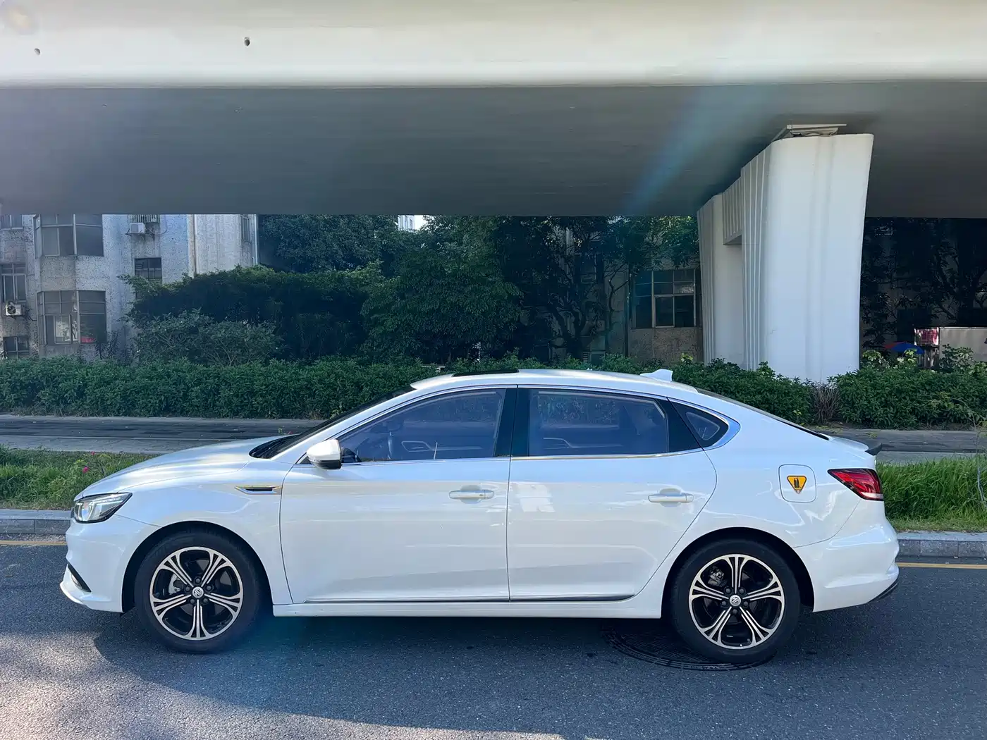 MG 6 New Energy 2018 2018 45T E-DRIVE Intelligent Hybrid Premium Internet Edition