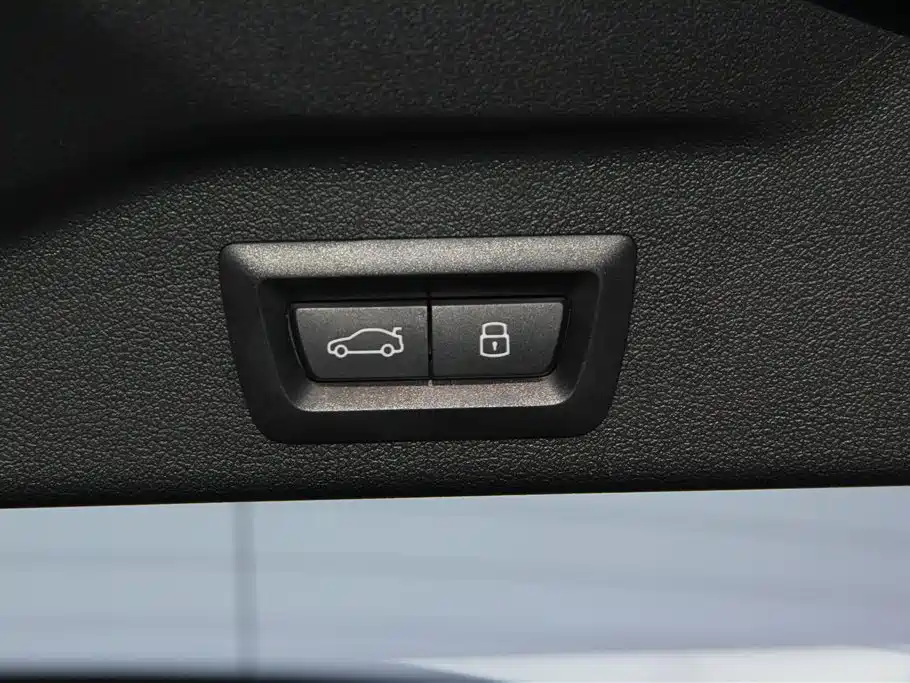 BMW X5 2025 Model xDrive 30Li Exclusive M Sport Blackout Package фото 29