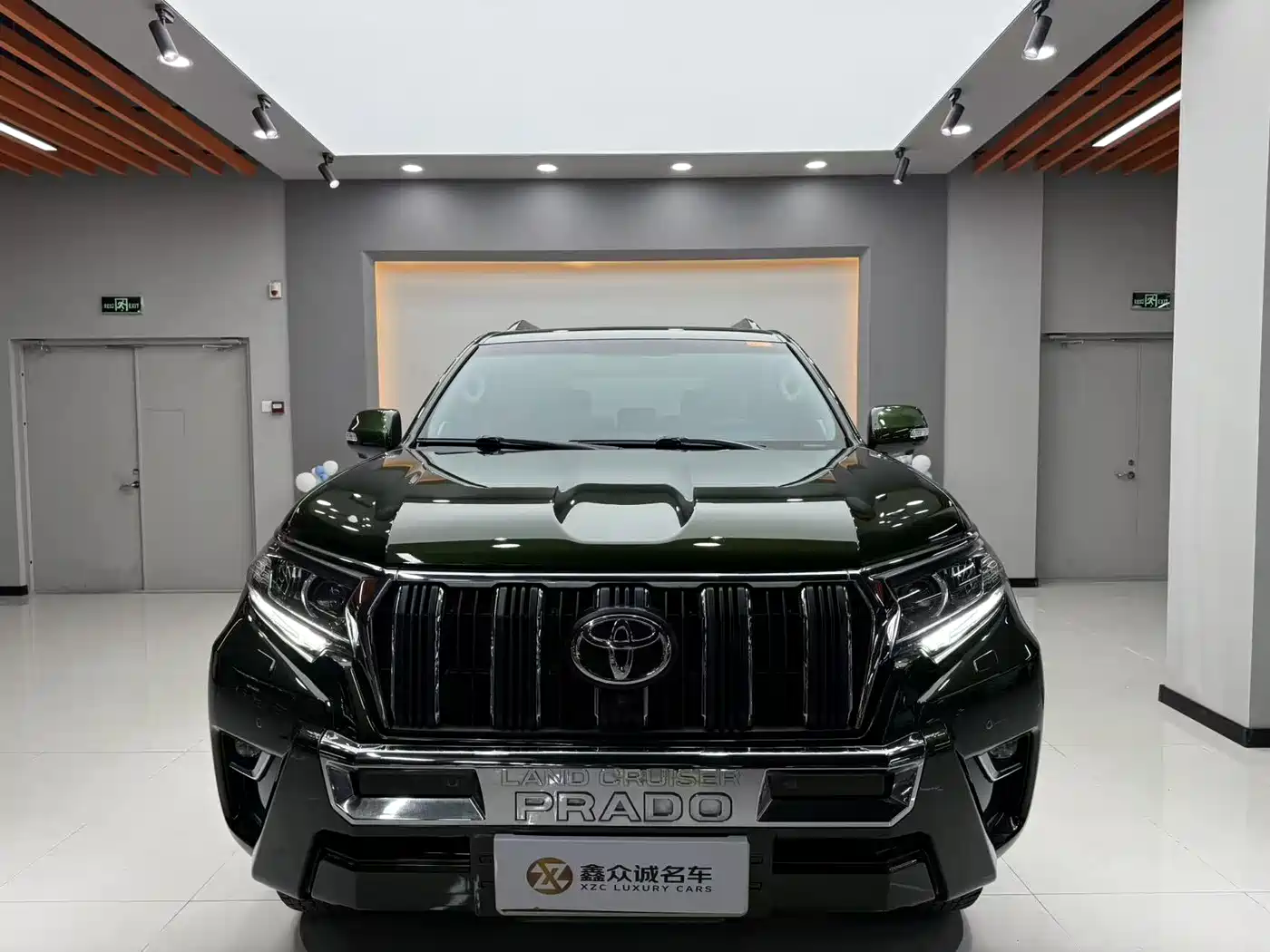 Toyota Prado 2018 3.5L Auto TX-L фото 2