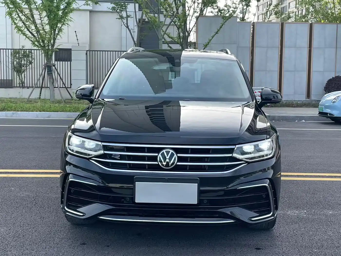 Volkswagen Tiguan L 2022 330TSI Auto 2WD R-Line Premium Edition фото 2