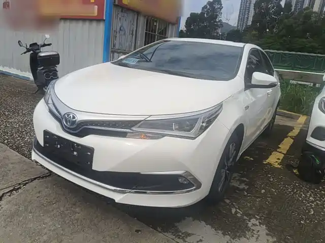  Toyota Corolla Twin Engine E+ 2019 1.8L E-CVT Leading Edition