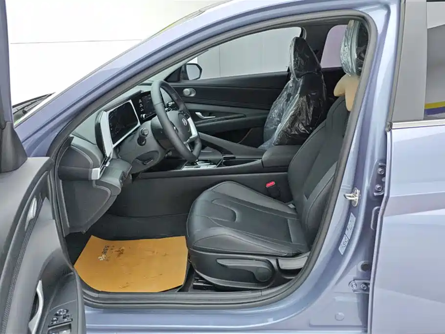 Hyundai Elantra 2023 1.5L CVT GLX Elite Edition фото 9