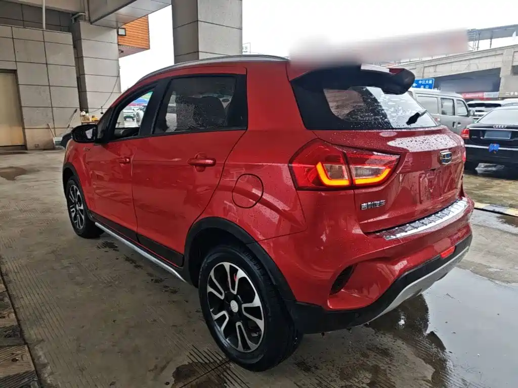 Фото 23 - Geely Vision X3